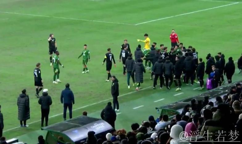 亚冠激烈冲突!15人互相推搡,3人染黄柏杨染红,国安3次恶斗 亚冠激烈冲突!15人互相推搡,3人染黄柏杨染红,国安3次恶斗